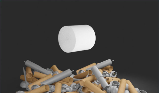 Papierhandtuchrolle ohne Hülse und darunter die eingesparten Hülsen aus Plastik und Karton.